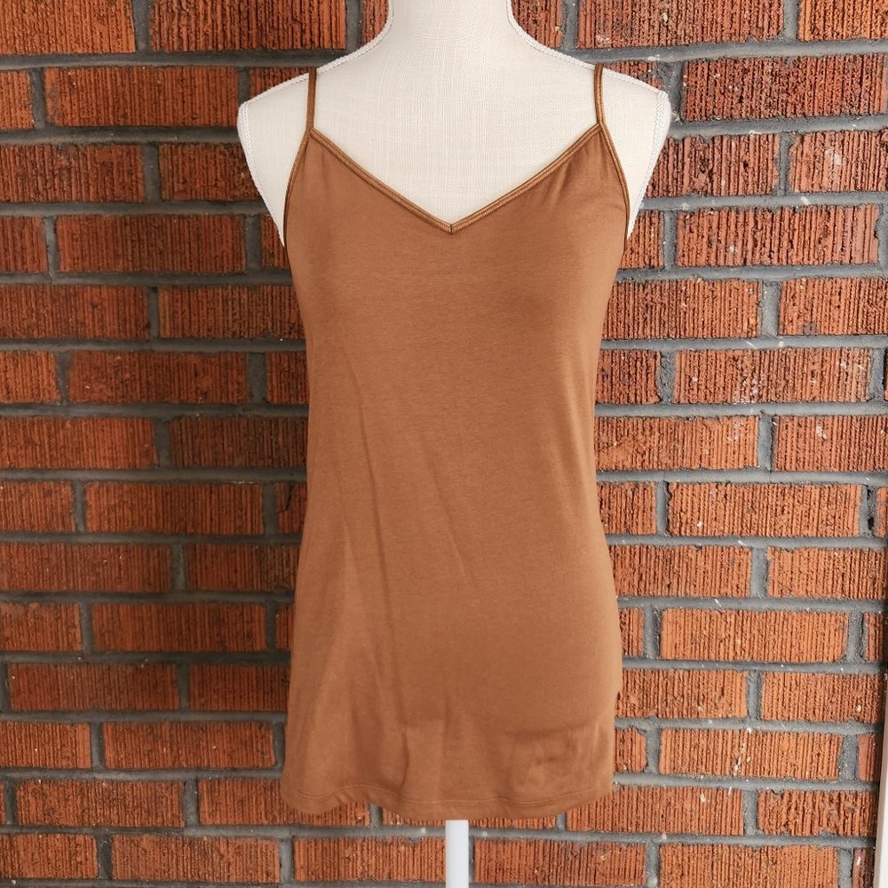 CAbi V-neck Cami in Cinnamon Size Medium NWT